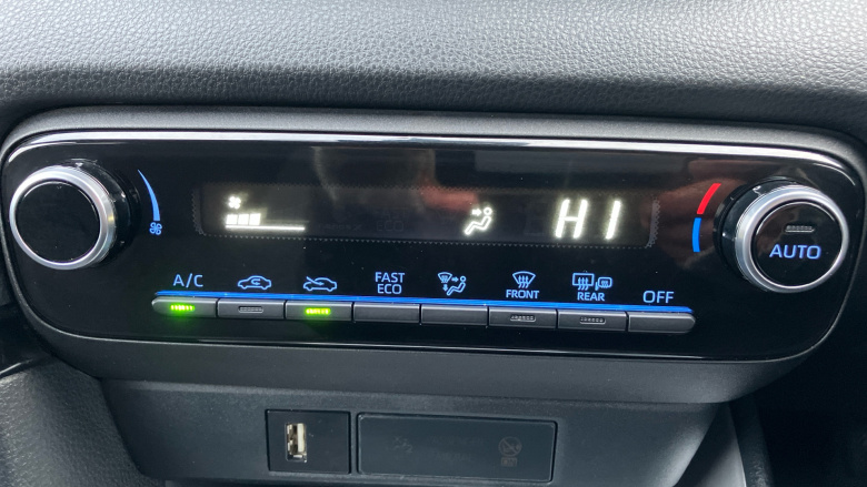 Toyota Yaris 1.5 Hybrid Design 5dr CVT Hybrid Hatchback